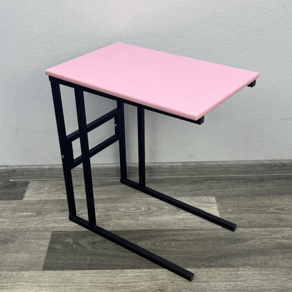 Стол прикроватный Loft со столешницей розового цвета из массива сосны и черными металлическими ножками, 55x35x60 см