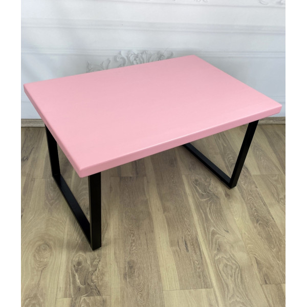 Стол журнальный Loft со столешницей розового цвета из массива сосны 40 мм и черными металлическими ножками, 70х60х50 см