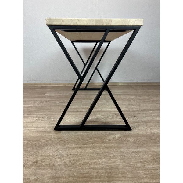 Стол кухонный Loft с лакированной столешницей из массива сосны 40 мм и черными металлическими Z-образными ножками, 120х60х75 см