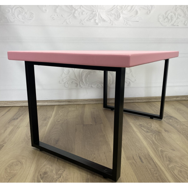 Стол журнальный Loft со столешницей розового цвета из массива сосны 40 мм и черными металлическими ножками, 120х75х50 см